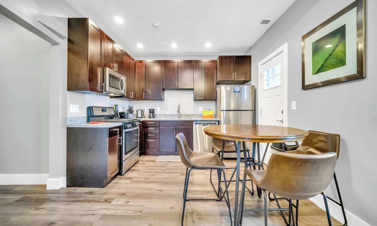Hough Apartment | Cle Suites 1BR/1BA | 5 min Walk to Cle Clinic #10