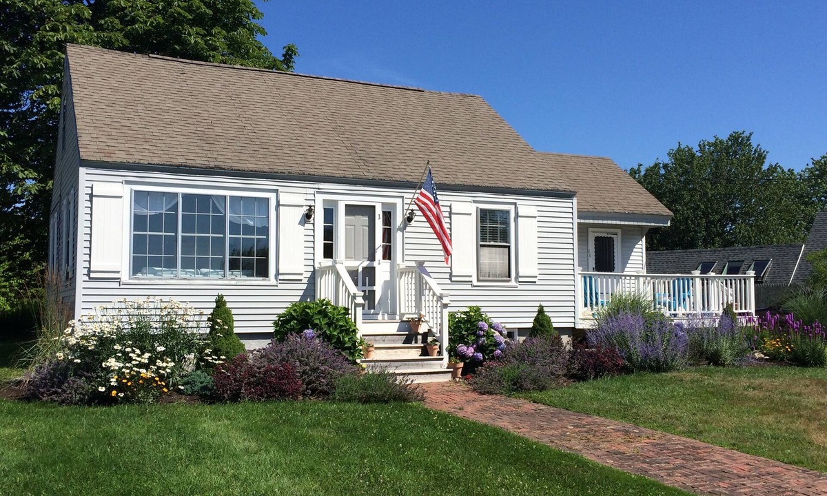 Pemaquid Beach House | Clean and Bright Seaside Beach House - short walking distance to public beach.