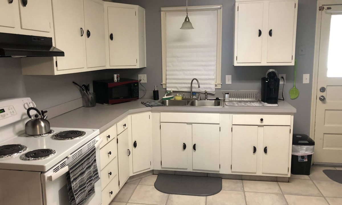 Bellevue House | Clean, comfortable, convenient! 2 bed home in Bellevue