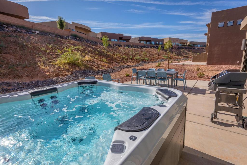 St. George House | Cliffside Retreat