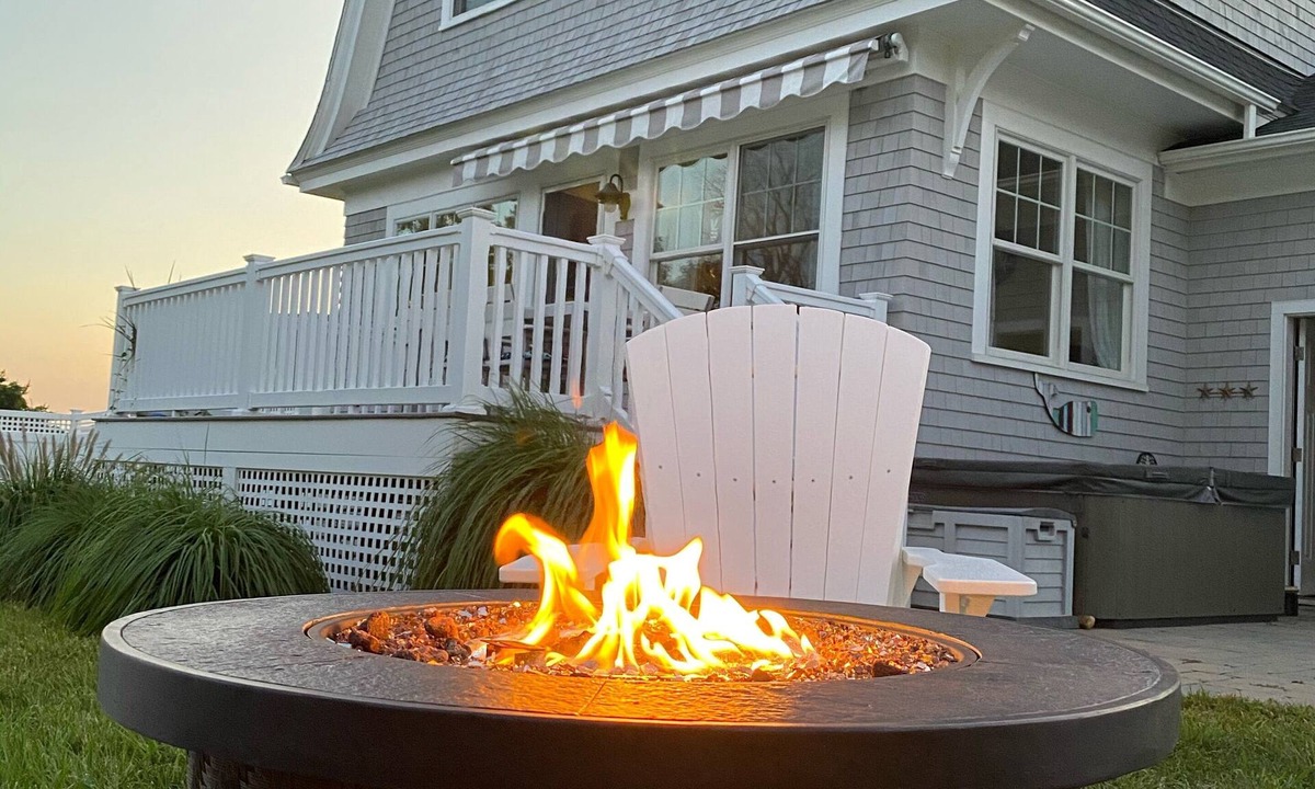Newport East House | Coastal Luxe Retreat with Hot Tub & Fire Pit only 5 Min to Beach