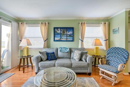 Gulf Stream Estates House | Coastal Murrells Inlet Condo with Balcony!