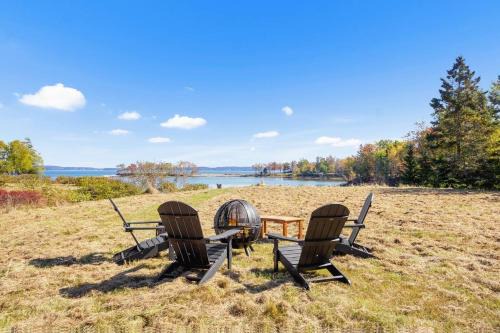 Milbridge House | Coastal Red Farmhouse w/Firepit - Holiday Home