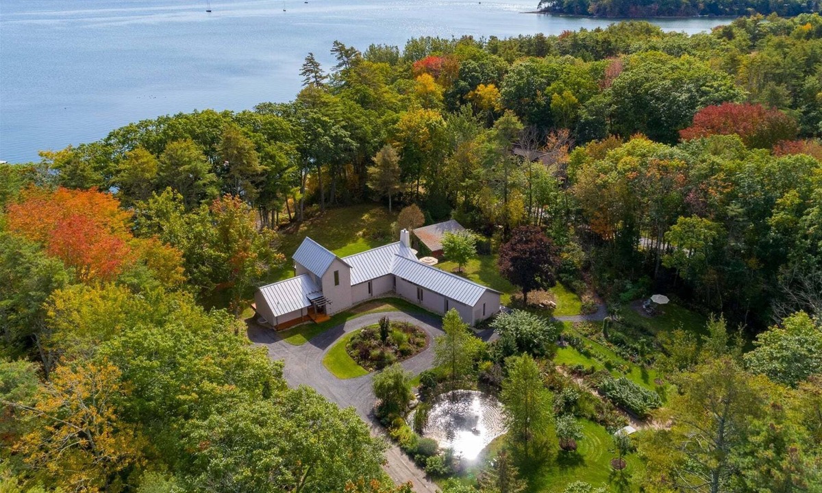 Freeport House | Coastal Serenity Meets Modern Elegance - a Retreat for Relaxing