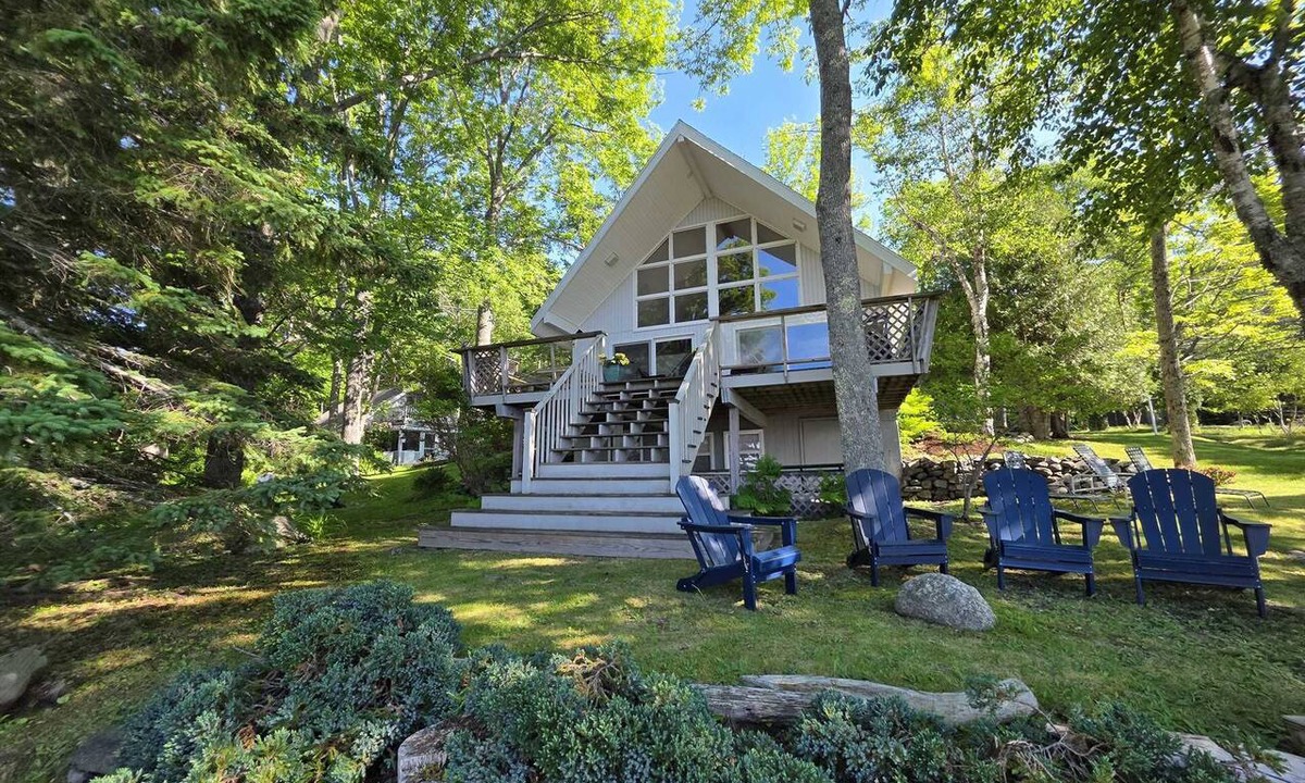 Salsbury Cove Ski Chalet | Cole Cottage - waterfront chalet-style 2BR, weekly or monthly near Bar Harbor