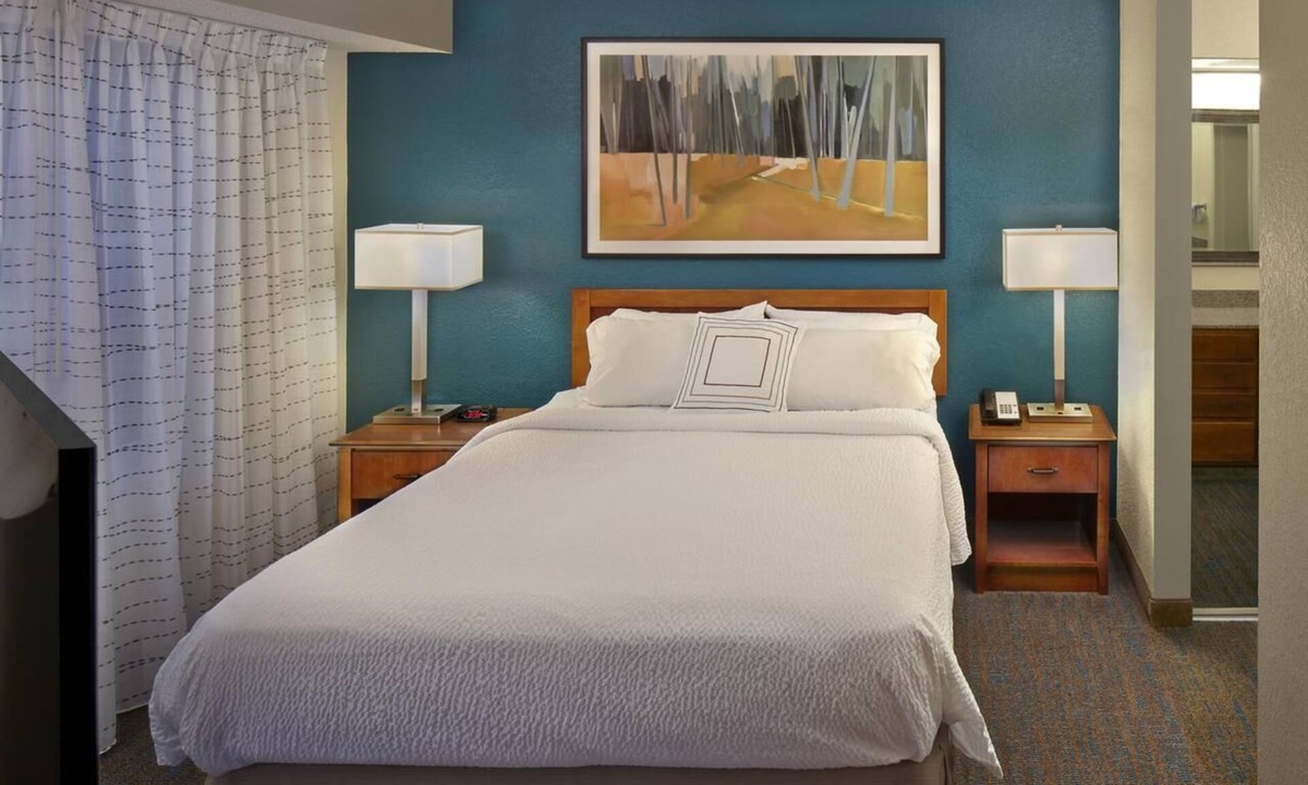 Avon Apartment | Comfort and Convenience! 4 Cozy Units w/Free Breakfast and Parking!
