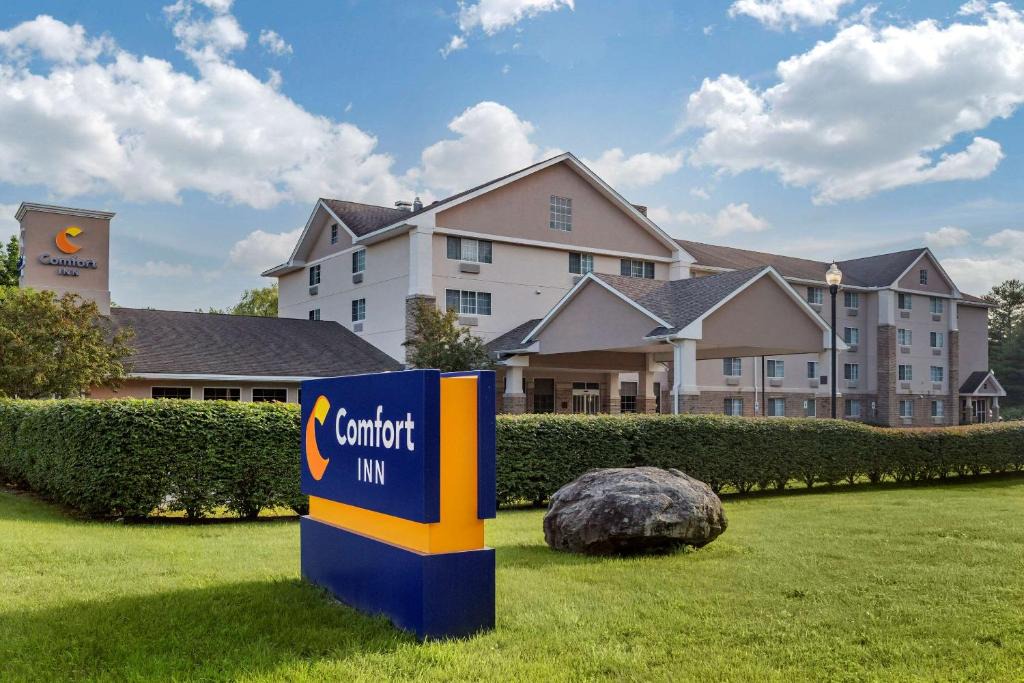 Griswold Hotel | Comfort Inn Griswold