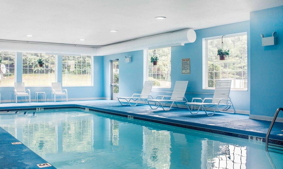 Rogers Hotel | Comfort Inn & Suites Dayville - Killingly Industrial Park