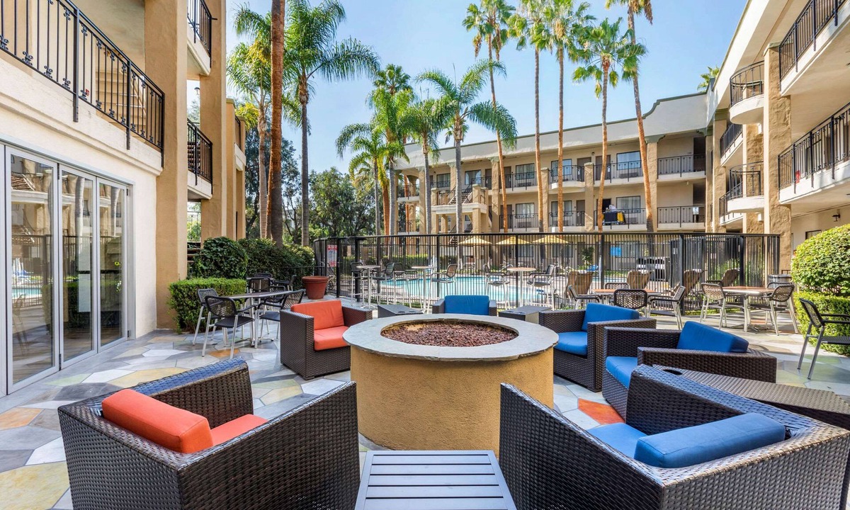 Santa Ana Hotel | Comfort Inn & Suites Orange County John Wayne Airport