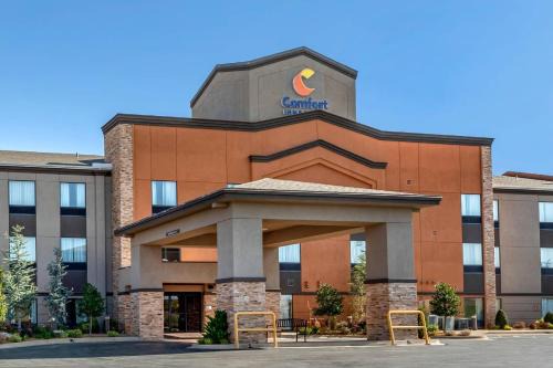 Pauls Valley Hotel | Comfort Inn & Suites Pauls Valley - City Lake