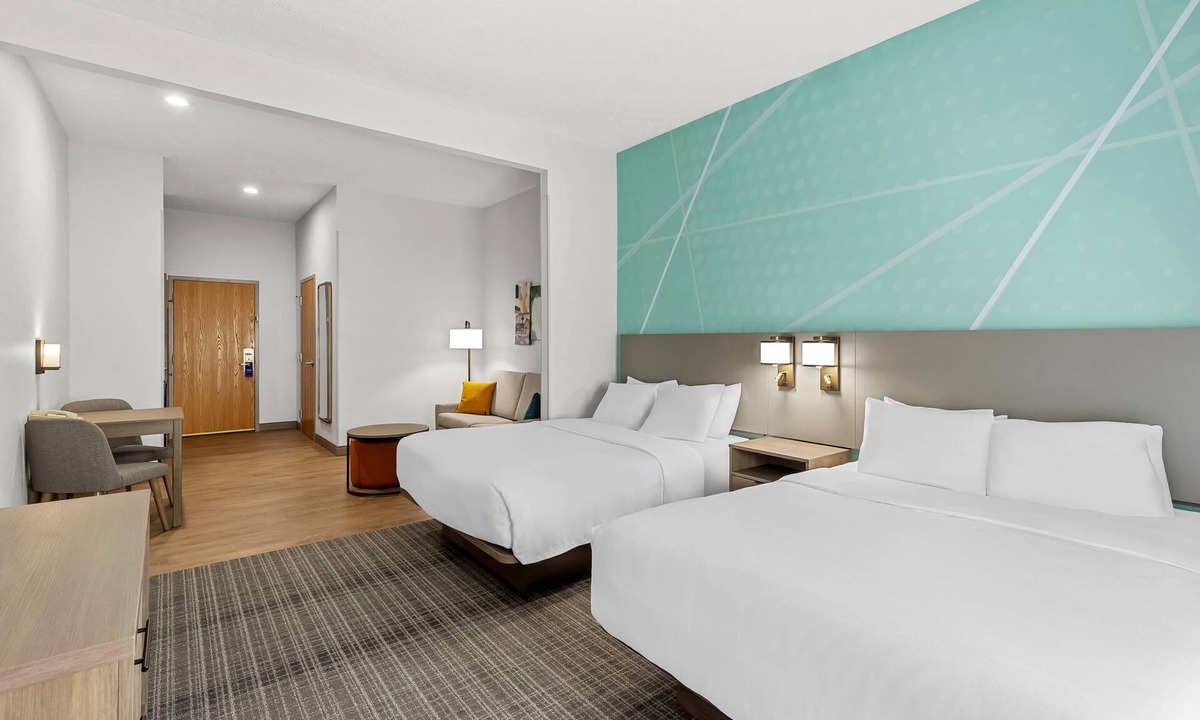 Berlin Hotel | Comfort Suites Hotel and Conference Center