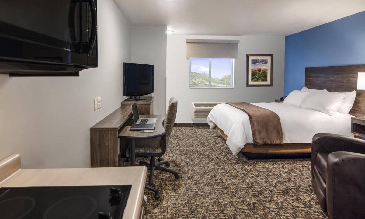 Plainfield Hotel | Comfortable and Convenient Location Near Airport and Downtown