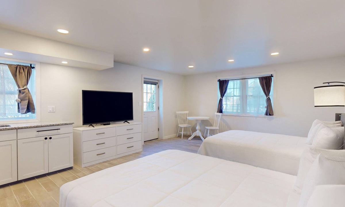 Lower Township Hotel | Comfortable Coastal Retreat with Two Queen Beds - Suite Room