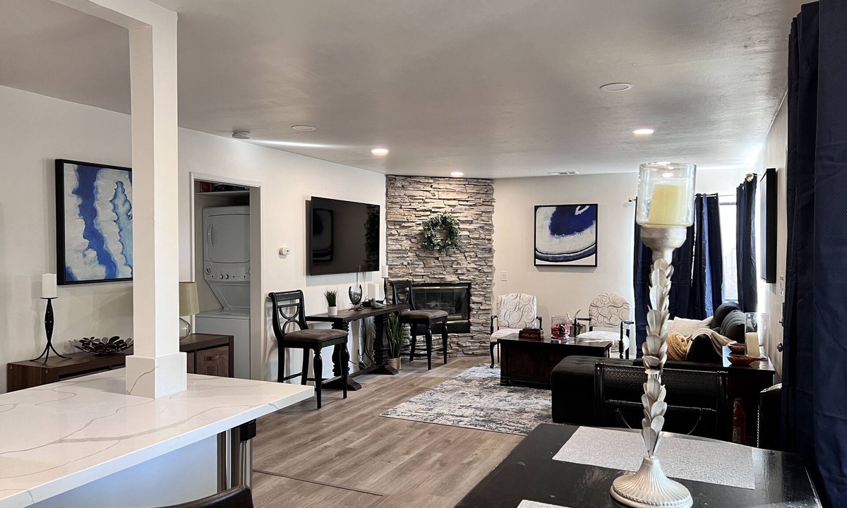 Arden-Arcade House | Comfortable elegance - Minutes to shopping