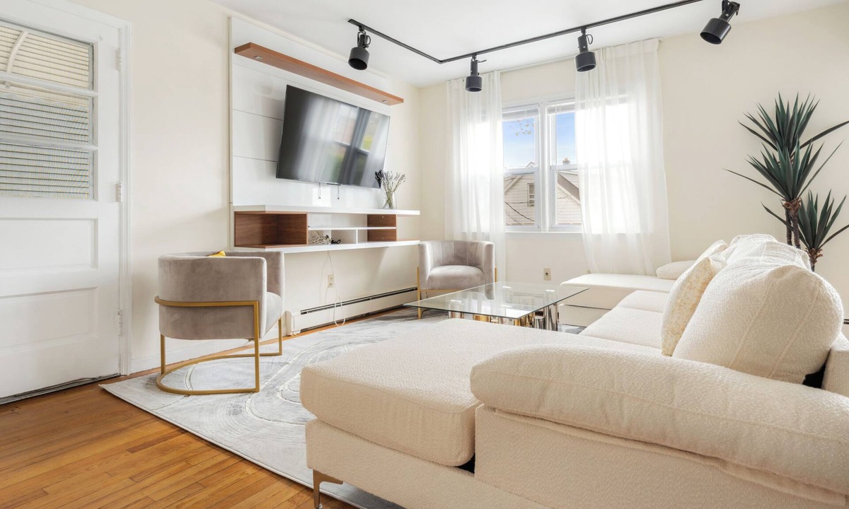 White Plains Apartment | Comfortable & Spacious 3BR /Free Parking/Great for Families