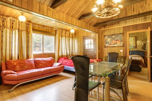 Mongaup Valley House | Community Perks: Monticello Cabin w/Grill!