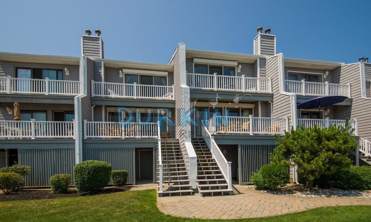 Eastward Look House | Condo with ocean views across the street from the beach