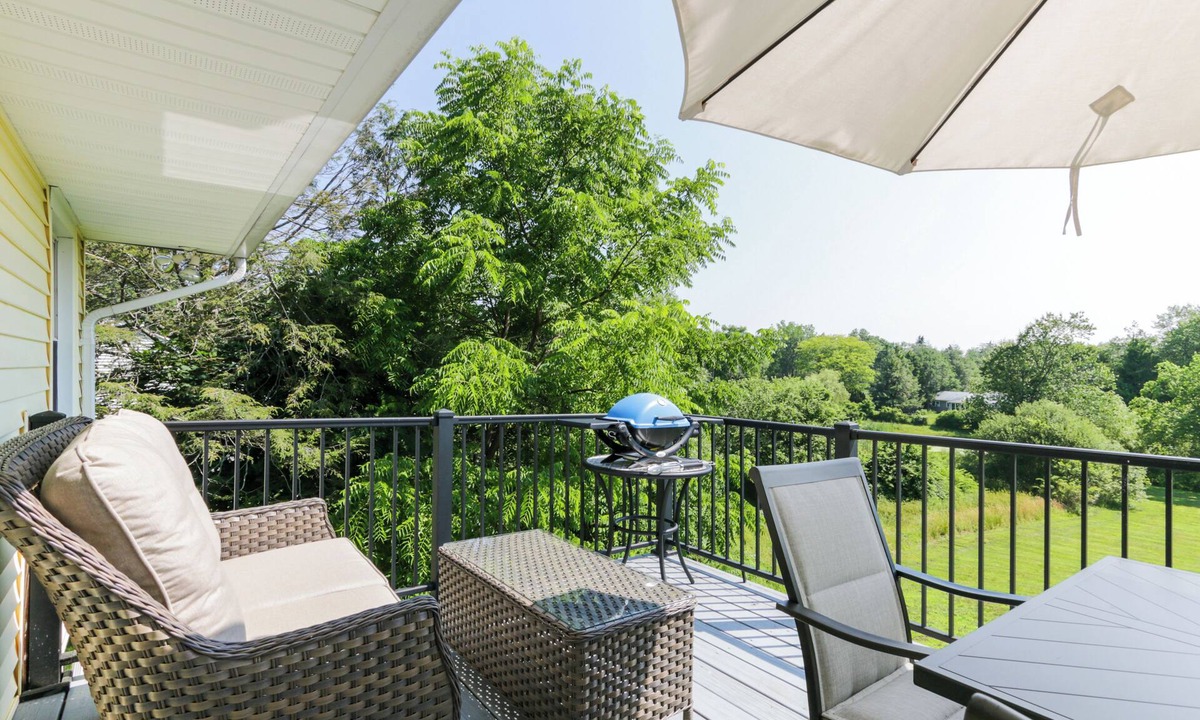 Morris House | Connecticut Retreat: Steps to Historic Downtown!