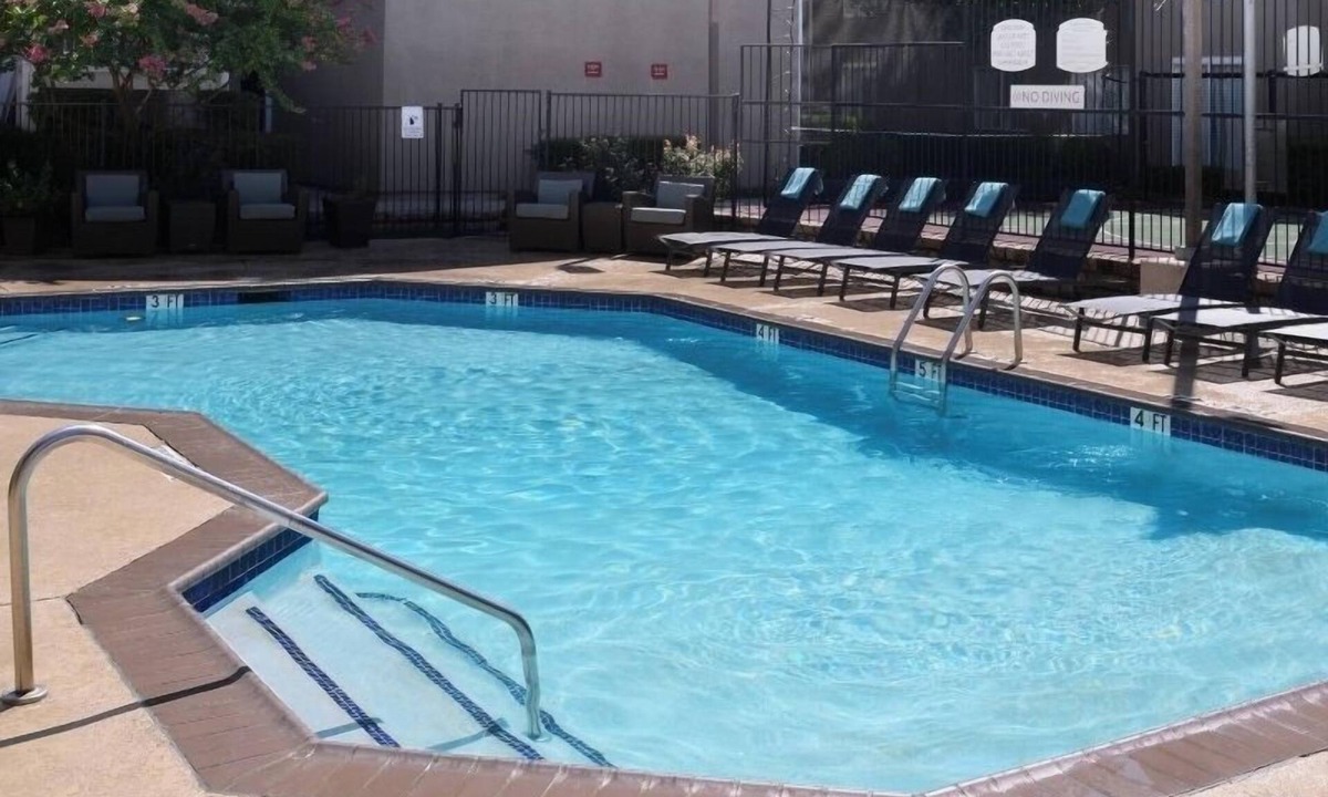 Dallas Hotel | Construction Stays! Spacious, Comfortable & Convenient Location near Downtown!