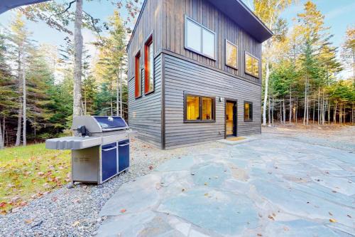 Lamoine House | Contemporary home with woodstove, firepit, 2 kitchens & fast WiFi- walk to beach