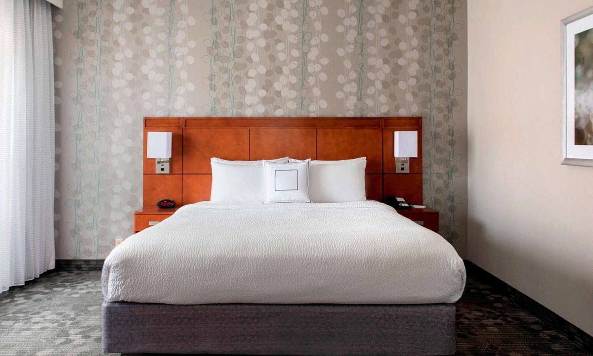 Middletown Hotel | Convenient Stay Along Route 114 | Access to Local Attraction | 3 Rooms w/Pool