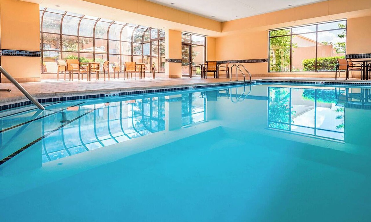 Milford Hotel | Convenient Stay, Superb Location! 2 Modern Units in Milford, Near Calzone Park