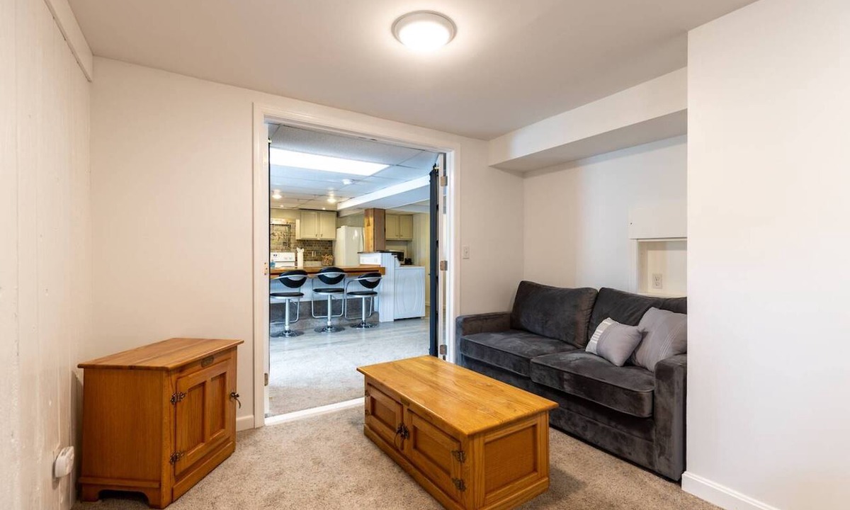 Arnold Apartment | Cool Spring waterfront apartment with pier mins to Annapolis