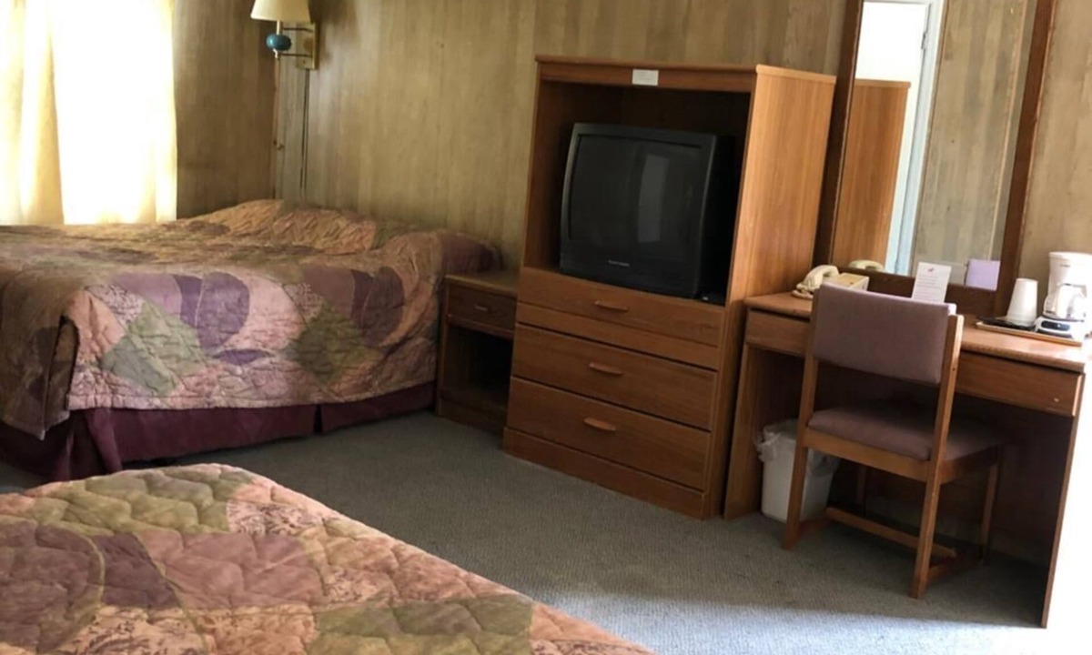 Lindsborg Hotel | Coronado West Motel