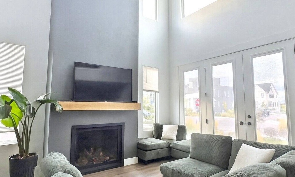 Daybreak House | Corporate Housing Fully Furnished Daybreak Gourmet Kitchen Pets Always OK