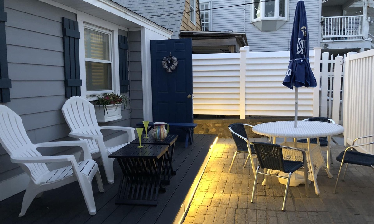 Salisbury Cottage | Cottage attached to multifamily home w direct private access to Salisbury Beach