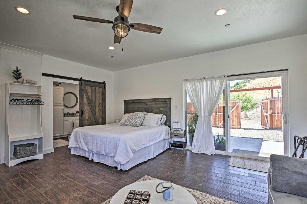 Bradley Apartment | Cottage by the Lakes w/Patio by Lake Nacimiento