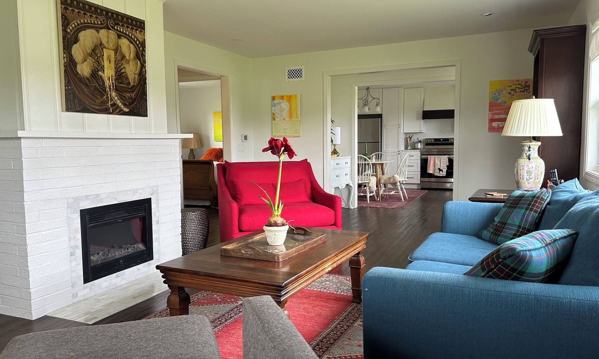Alexandria House | Country Getaway Gorgeous Views on 10 acres near small towns and bike trails.
