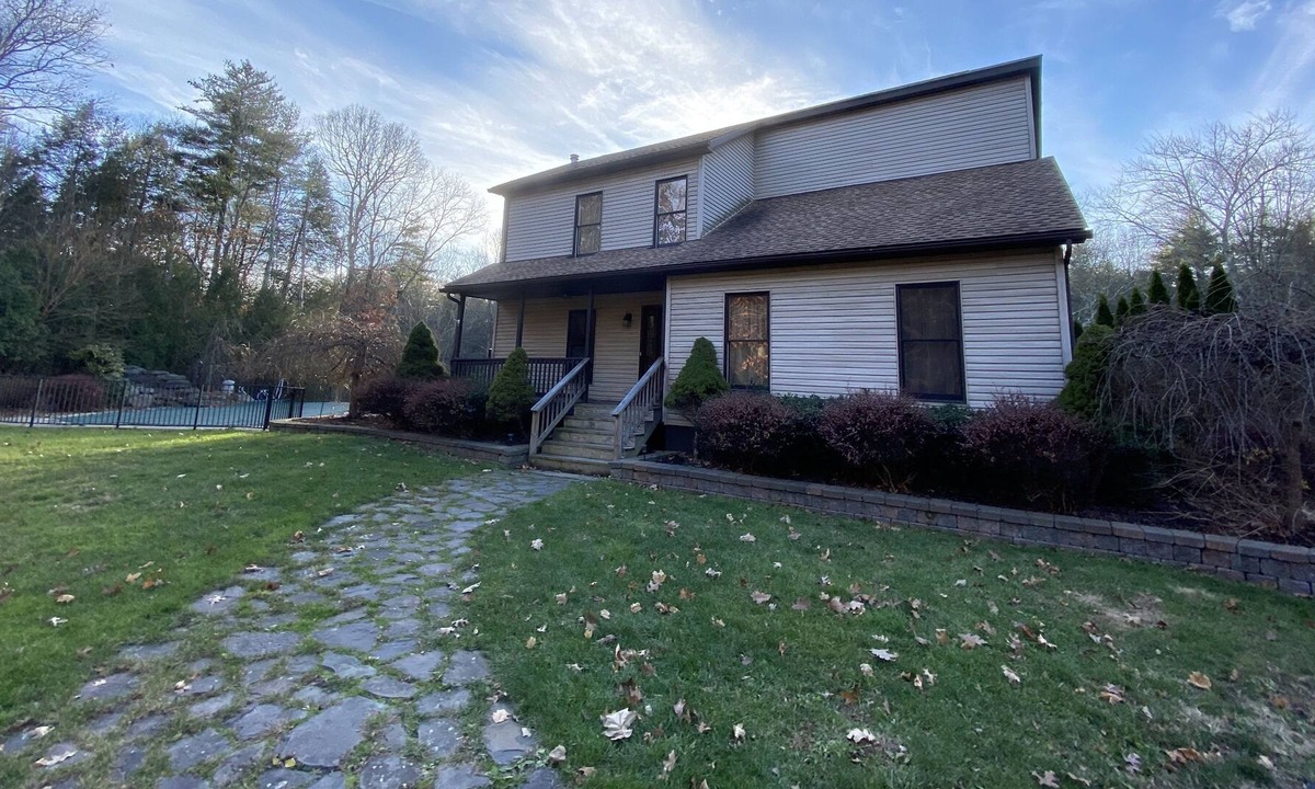 Mount Marion House | Country Setting Close to Town