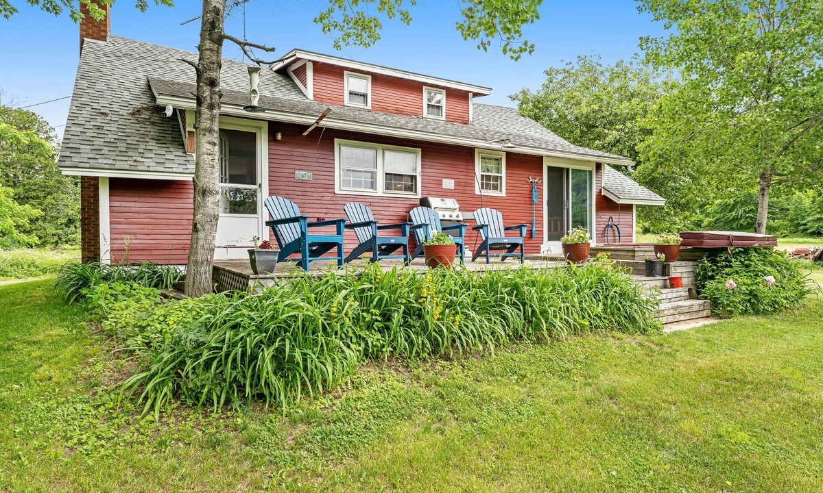 Roxbury House | Countryside home near skiing with amazing views, firepit & hot tub