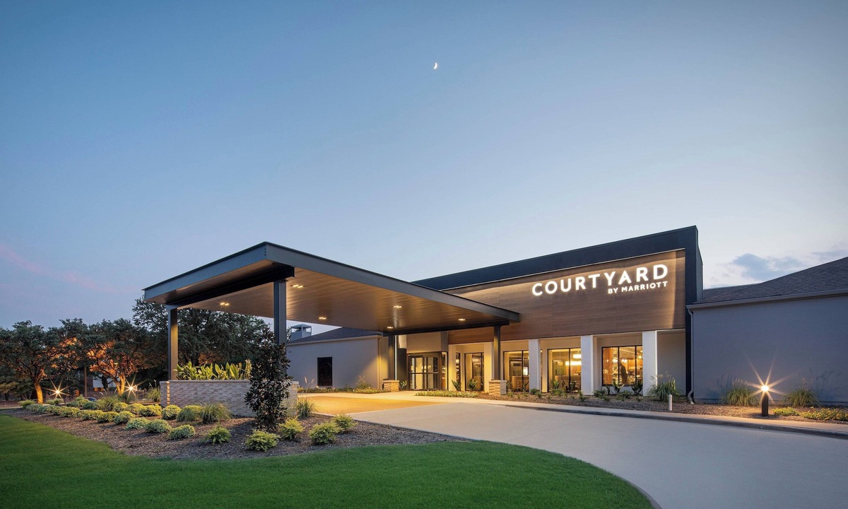 Addison Hotel | Courtyard by Marriott Addison Midway