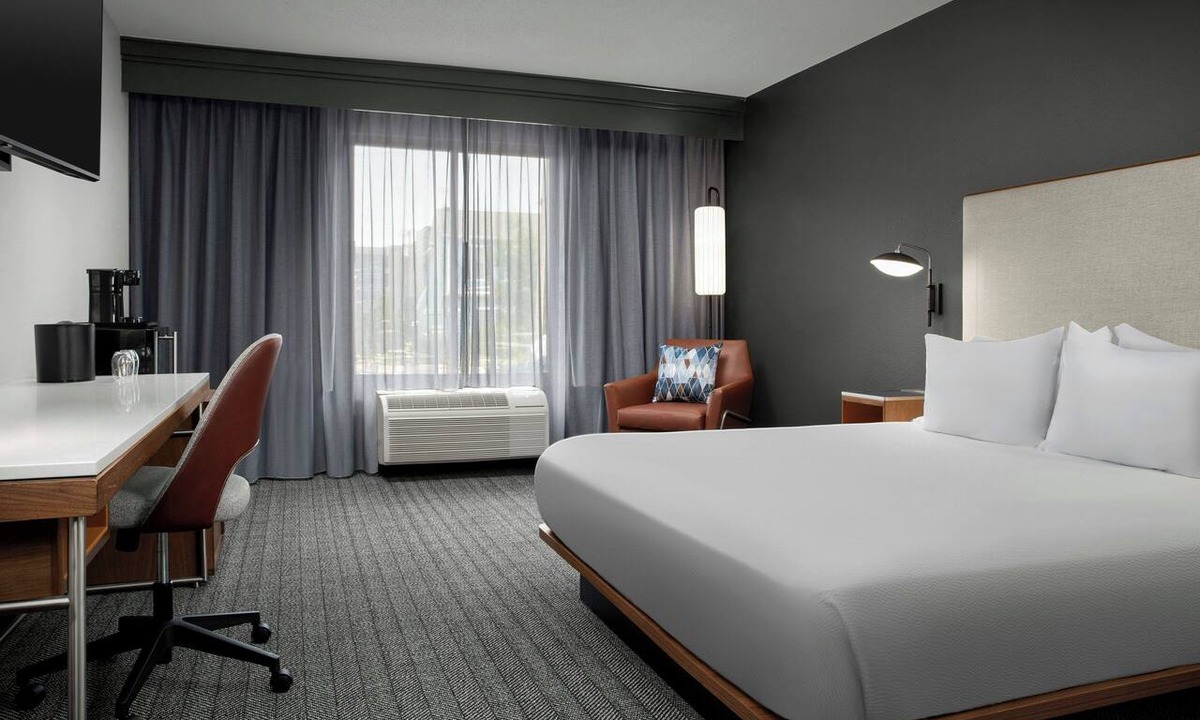 Bloomington Hotel | Courtyard by Marriott Bloomington