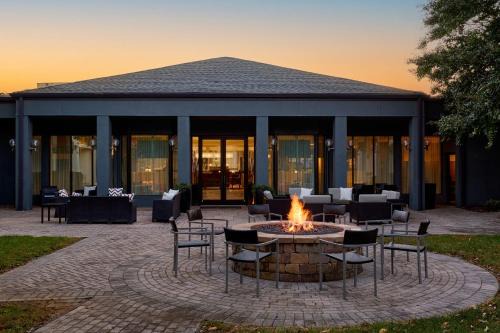 Fairfax Hotel | Courtyard by Marriott Fairfax Fair Oaks