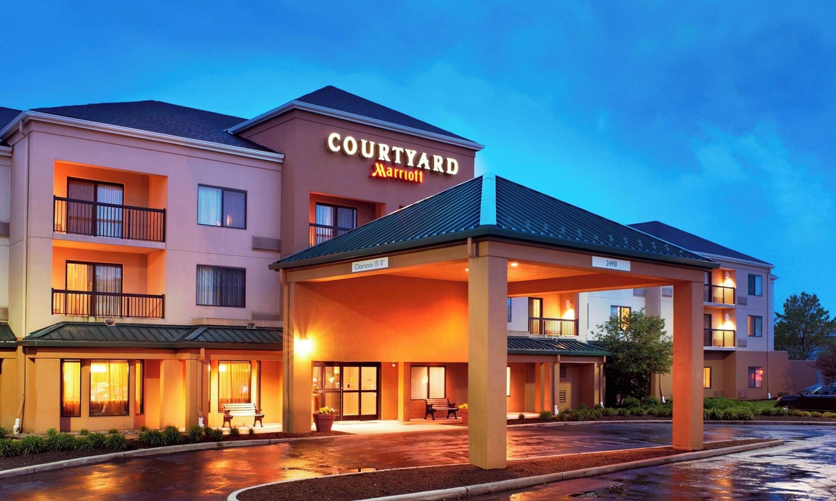 North Olmsted Hotel | Courtyard by Marriott Cleveland Airport North