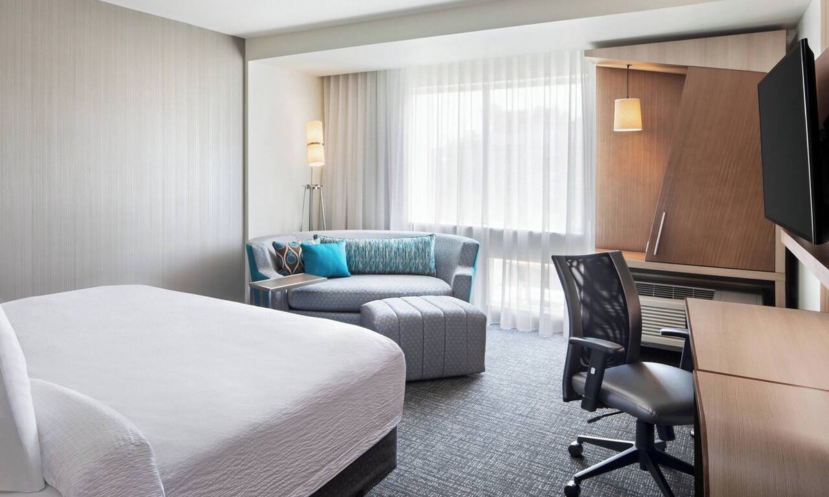 Wayne Hotel | Courtyard by Marriott Wayne Fairfield