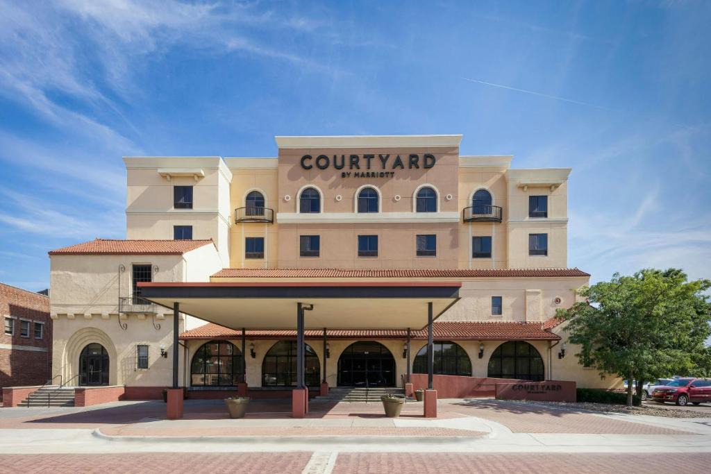 Old Town Hotel | Courtyard by Marriott Wichita at Old Town