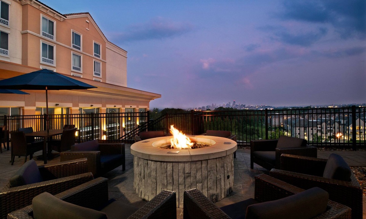 North Kansas City Hotel | Courtyard Kansas City at Briarcliff