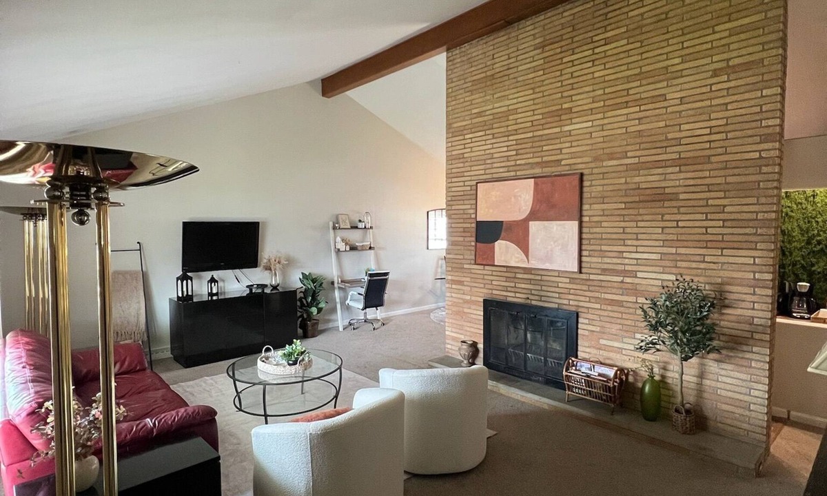 New Franklin Hotel | Cozy 2-bedroom house in serene Portage Lakes