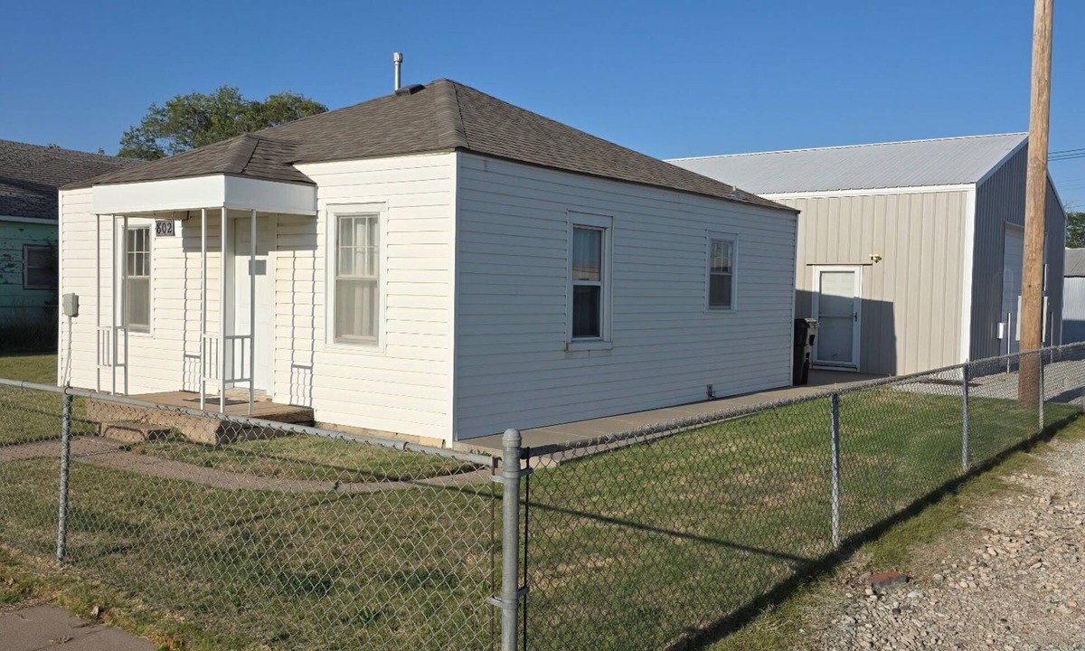 Great Bend House | Cozy 2-bedroom house in south central Great Bend.