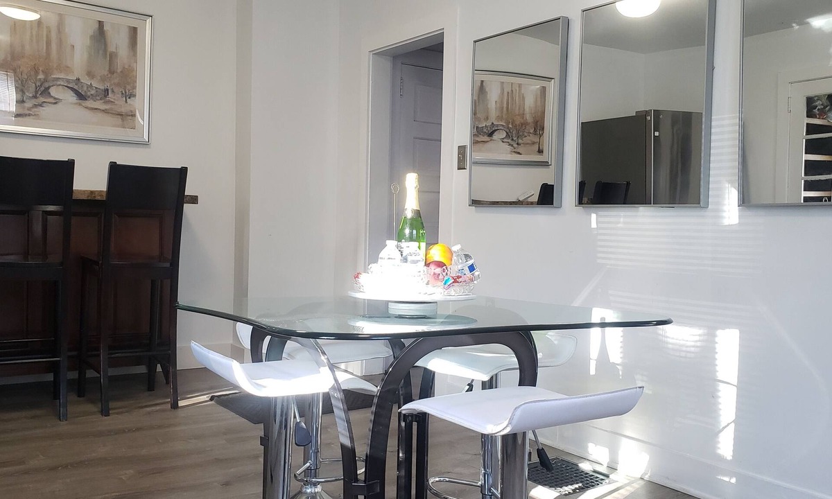 New London House | Cozy 2-bedroom vacation home《 free WiFi & parking 》New London, Connecticut, USA