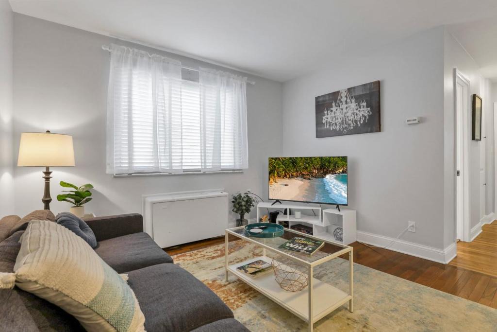 Victorian Village Apartment | Cozy 2 BR in Short North Convenient Parking