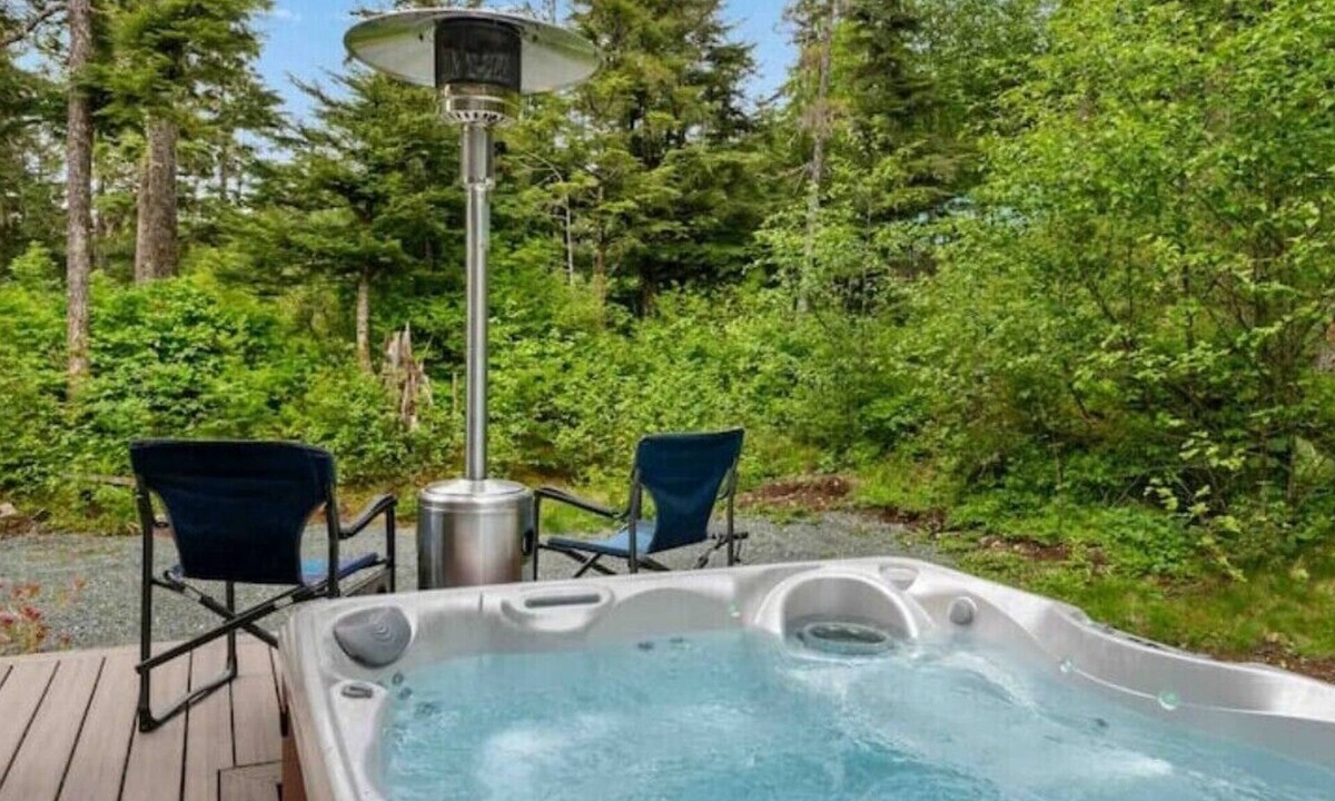 Juneau Apartment | Cozy 2BR Apt, Hot tub, King bed, secluded, and freshly remodeled!