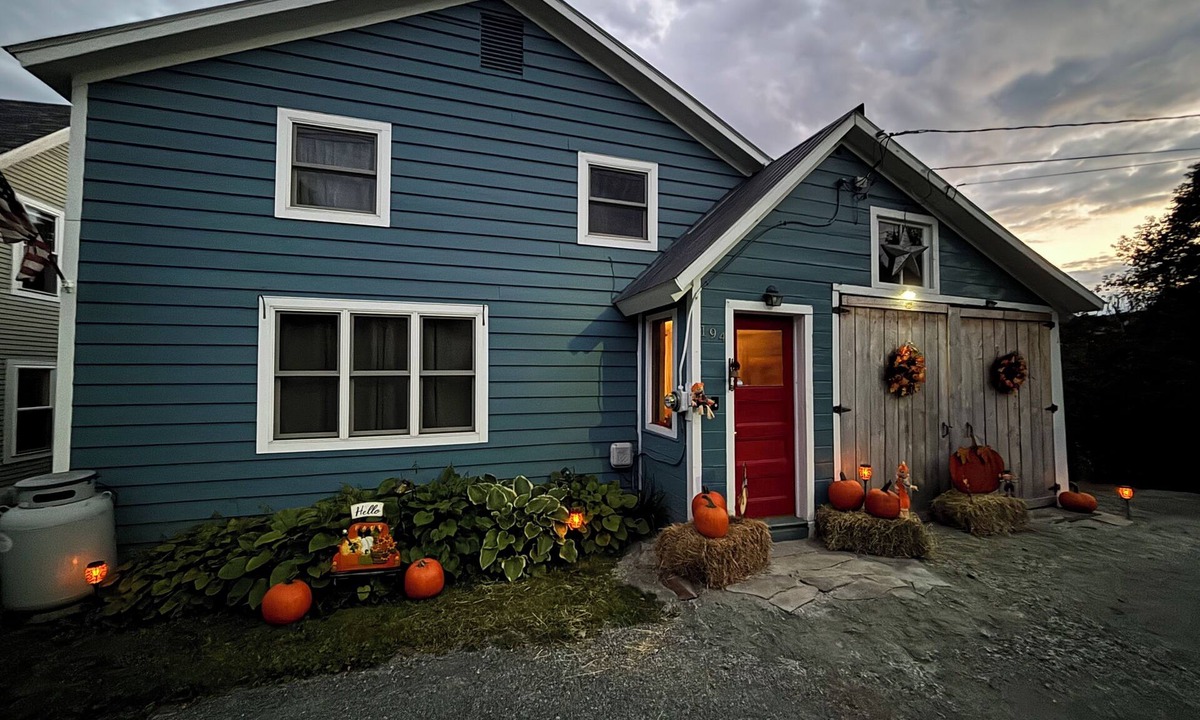 Eastern Vermont House | Cozy 3 bedroom 2 bath home close to hiking, biking, and Stowe!