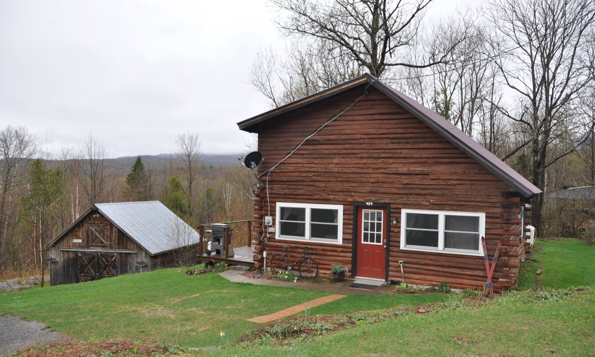 Wheelock Cabin | Cozy 3-bedroom cabin - close to Burke Mtn & Kingdom Trails- 6.5 miles from I-91