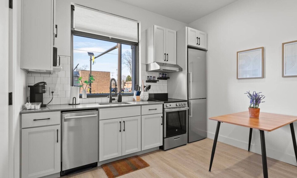 Olde Towne East Apartment | Cozy 30-Night Stay|Your Monthly Home in Columbus