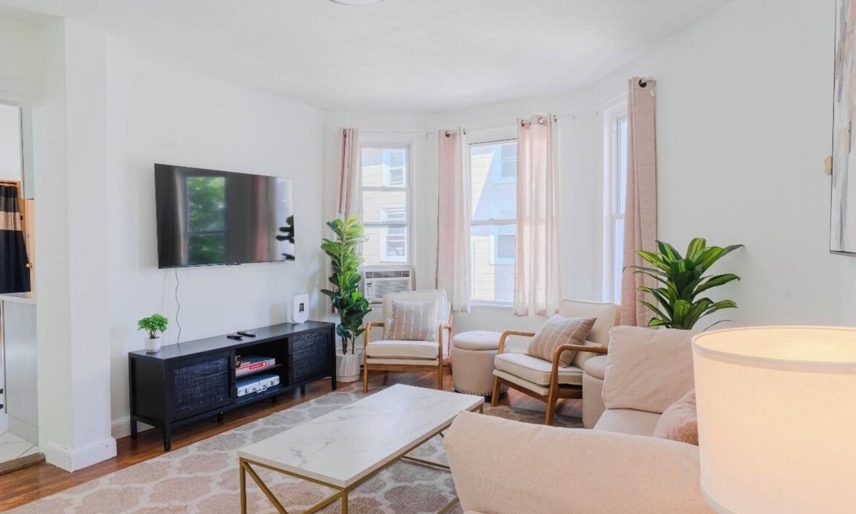 East Somerville Apartment | Cozy 4BR near Boston+gameroom